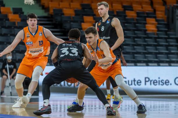 攻的角逐中 攻的角逐中